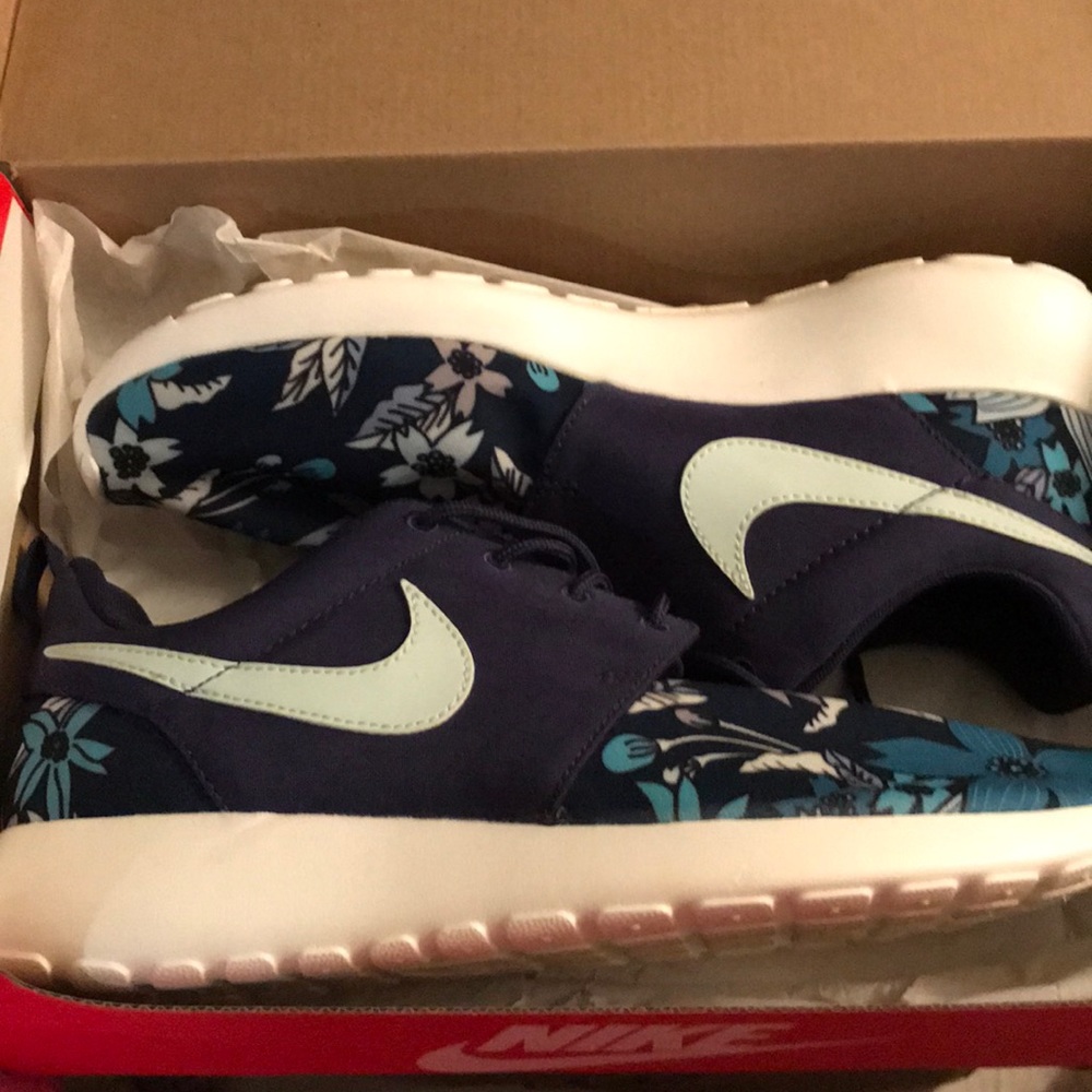 Blue floral print Nike Roshe